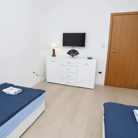 Malkoc Lux *